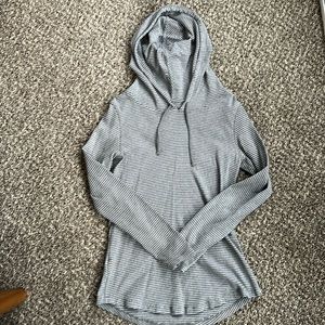 Eddie Bauer Gray and White Striped Long Sleeve Hooded Tee, Small, curved hem